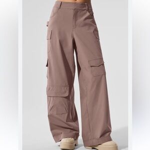 ALO Yoga Women’s Tan Cargo Pants